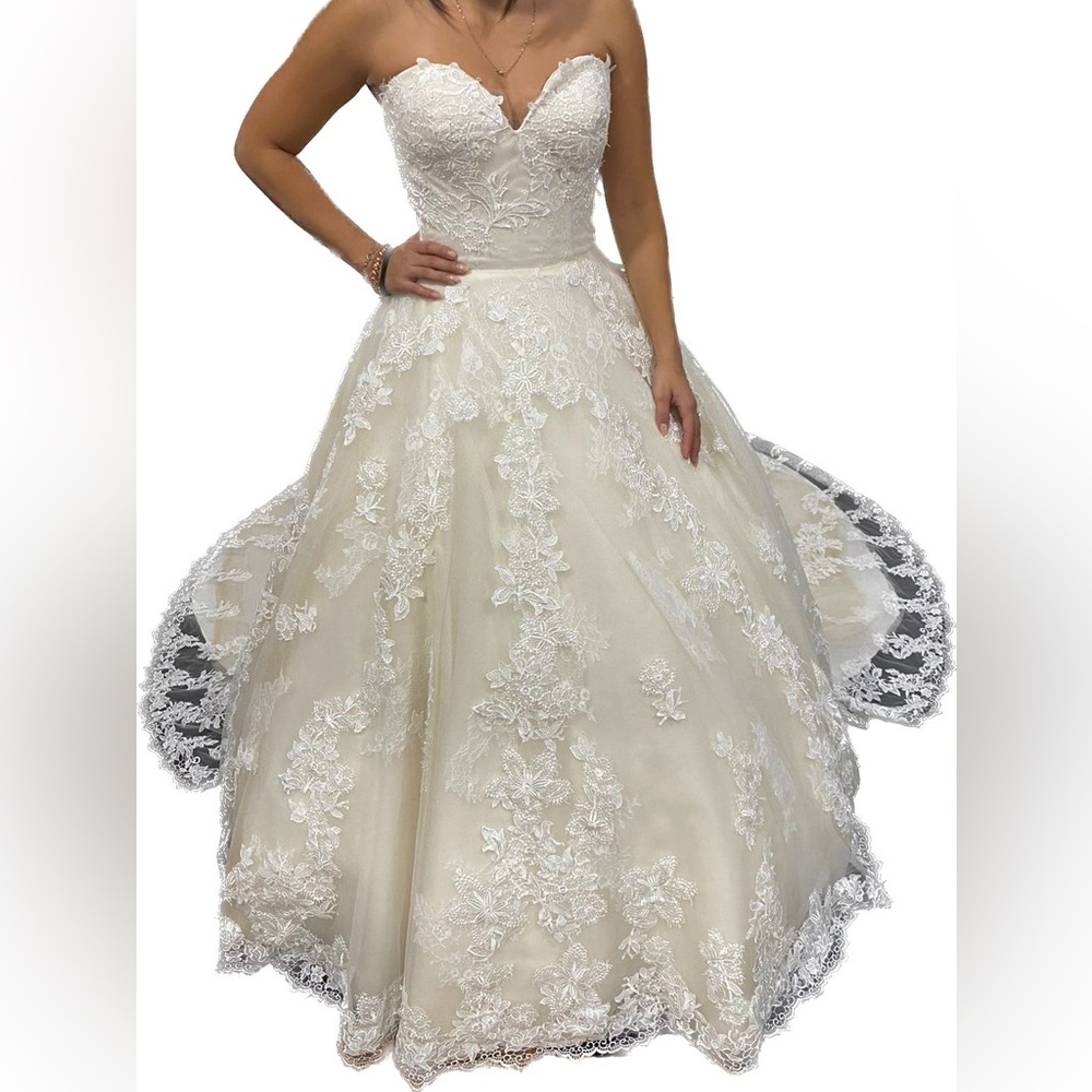 Wedding dress - Picture 3 of 10